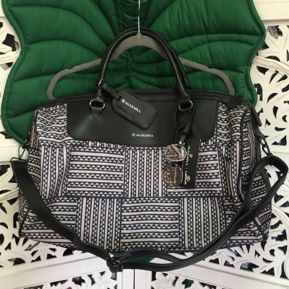 NWT Limited edition Manaola X Lexus leather weekender travel tote. Black.